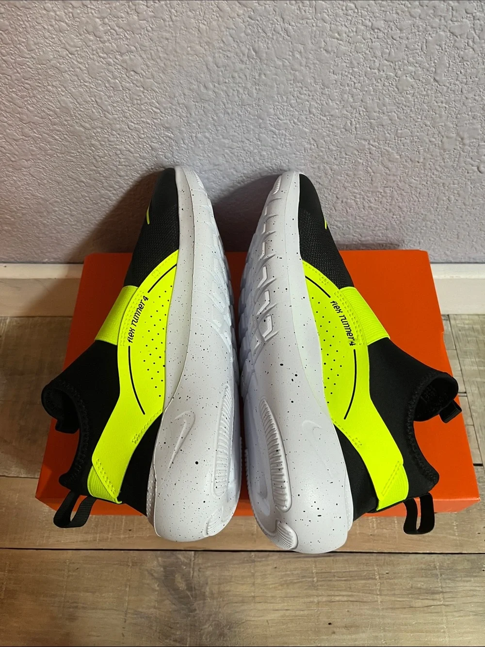 NIB Nike Flex Runner 4  Black with Lime Green & White Trim - Boys  Sz 6.5